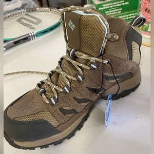 Columbia brown hiking boots